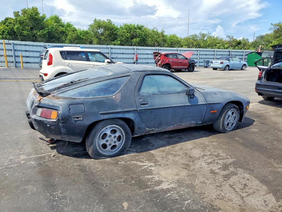 1983 Porsche 928 VIN WP0ZZZ92ZDS840133 COPART salvage auction — WATER/FLOOD, FL - CERT OF TITLE SLVG REBUILDABLE, sold $375 on 2026-08-12 (photo 3)