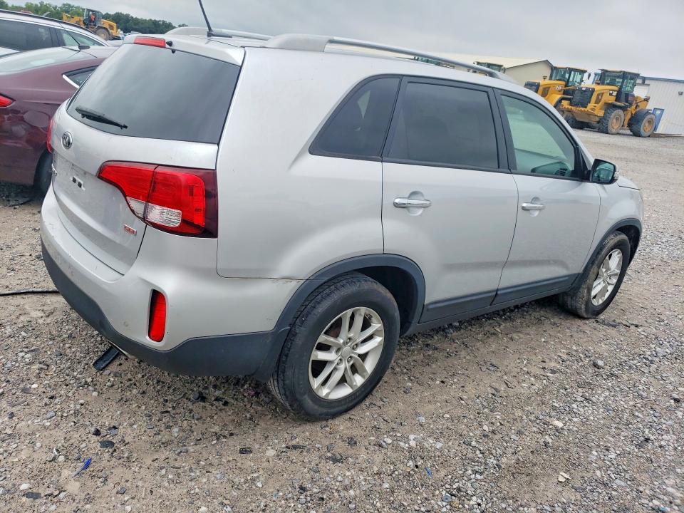 2015 Kia Sorento VIN 5XYKT4A63FG573763 COPART salvage auction — MINOR DENT/SCRATCHES, Tn - Certificate Of Title, sold $175 on 2026-07-28 (photo 3)