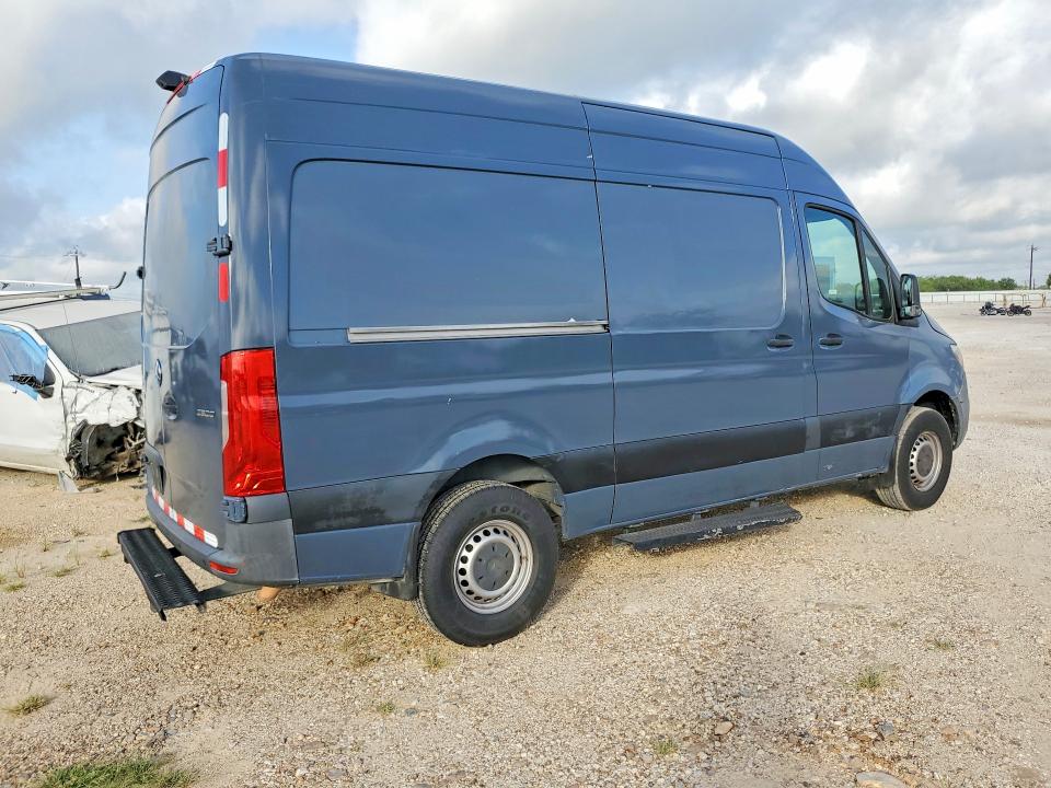 2019 Mercedes-benz Sprinter VIN WD4PF0CD9KP045823 COPART salvage auction — MINOR DENT/SCRATCHES, TX - CERTIFICATE OF TITLE (P), sold $7,900 on 2026-07-29 (photo 3)