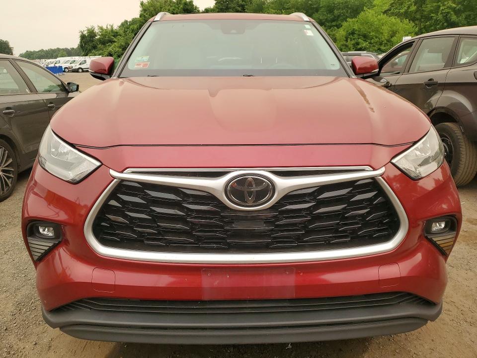 2020 Toyota Highlander VIN 5TDGZRBH5LS013470 COPART salvage auction — MINOR DENT/SCRATCHES, RI - CERTIFICATE OF TITLE (P), sold $3,150 on 2026-07-16 (photo 5)