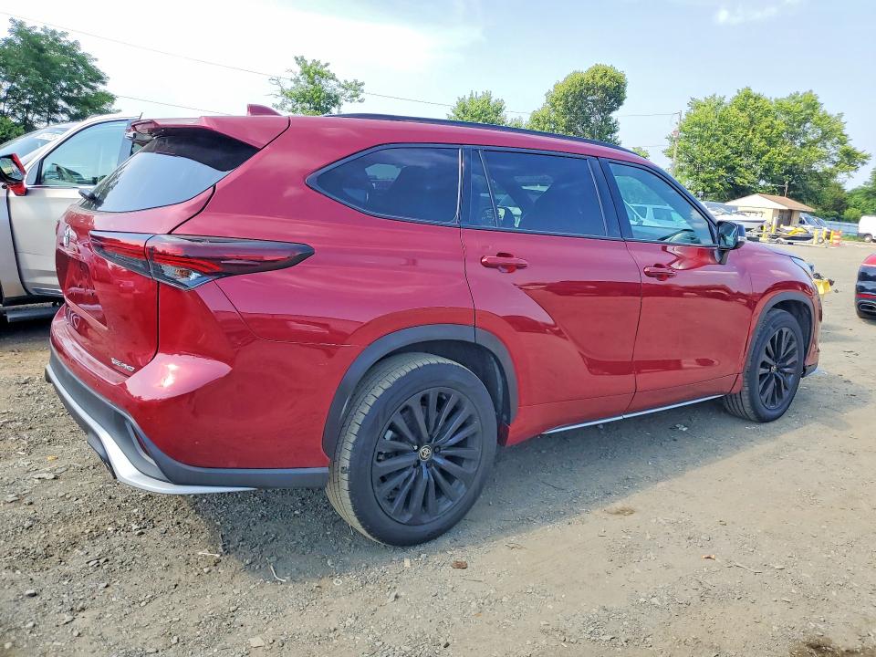 2024 Toyota Highlander VIN 5TDKDRBH2RS533806 COPART salvage auction — MINOR DENT/SCRATCHES, Ny - Certificate Of Title, sold $32,250 on 2026-07-29 (photo 3)