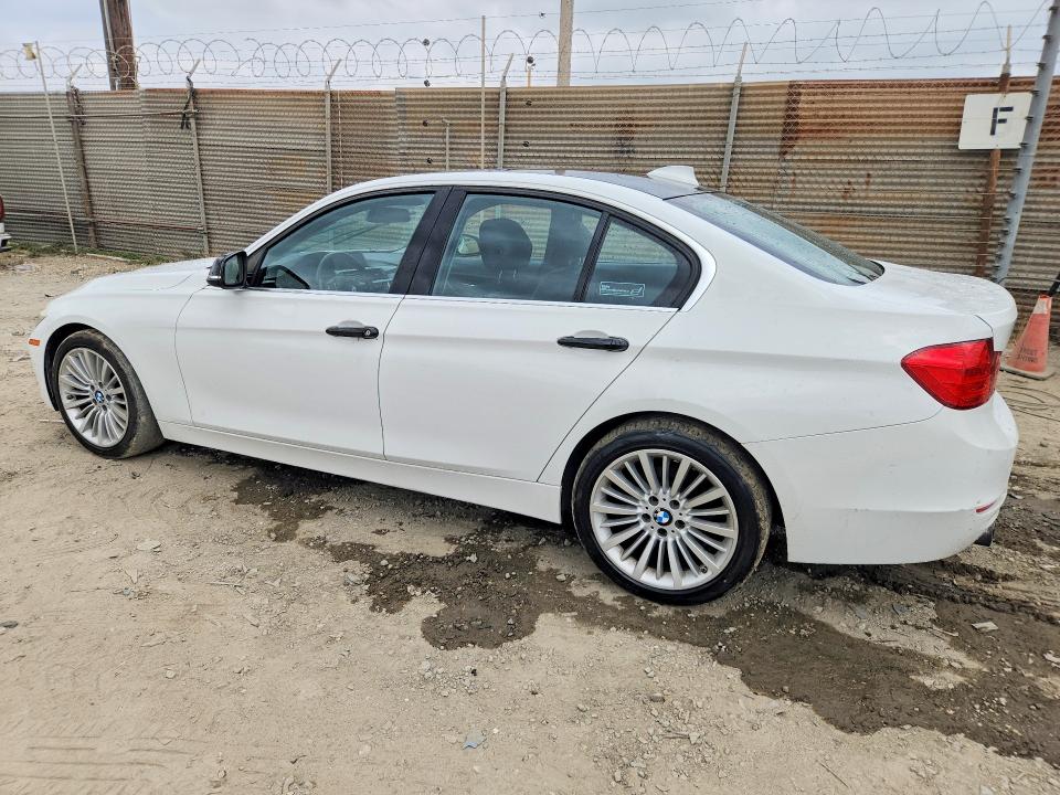 2012 BMW 3er VIN WBA3A5C59CF257333 COPART salvage auction — FRONT END, Ca - Dlr/Dis/Exp Only Salvage Title, sold $1,150 on 2026-07-09 (photo 2)