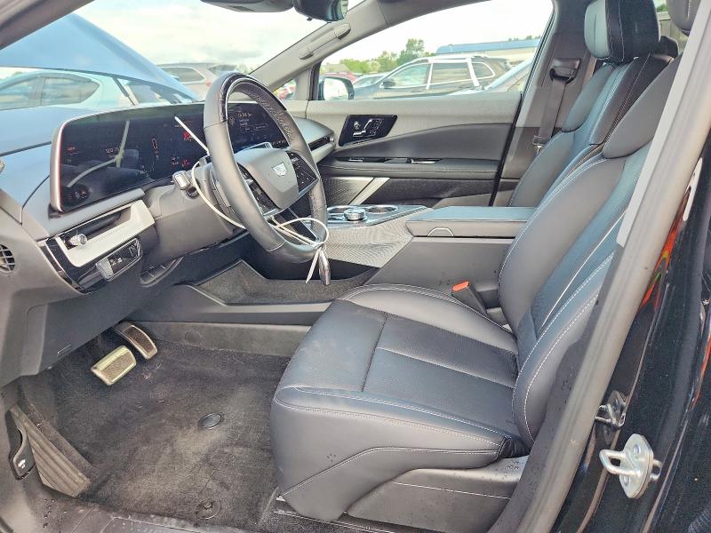 2025 Cadillac Optiq VIN 3GYK3DMR2SS159138 COPART salvage auction — SIDE, Salvage Title, sold $17,900 on 2026-08-04 (photo 7)