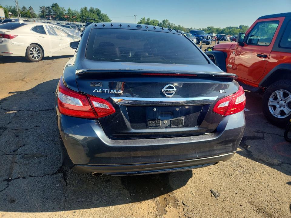 2017 Nissan Altima VIN 1N4AL3AP3HC273233 COPART salvage auction — MINOR DENT/SCRATCHES, Salvage Title, sold $575 on 2026-07-31 (photo 6)