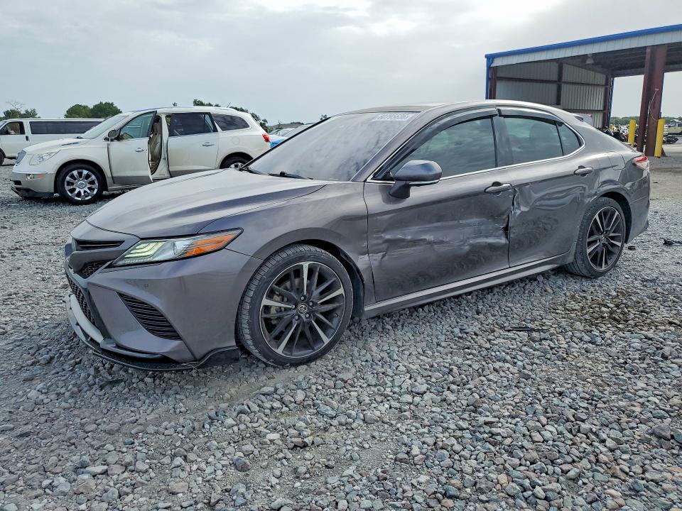 2018 Toyota Camry VIN 4T1B61HK6JU080803 — COPART salvage auction photo