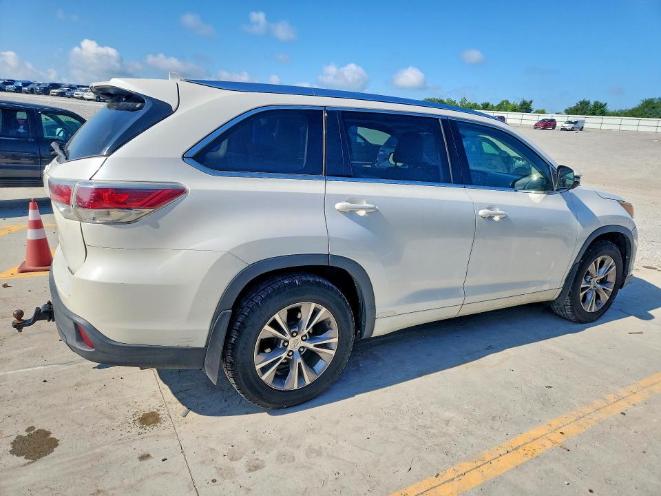 2015 Toyota Highlander VIN 5TDJKRFH7FS177070 COPART salvage auction — FRONT END, Tn - Certificate Of Title, sold $15,012 on 2026-07-30 (photo 3)