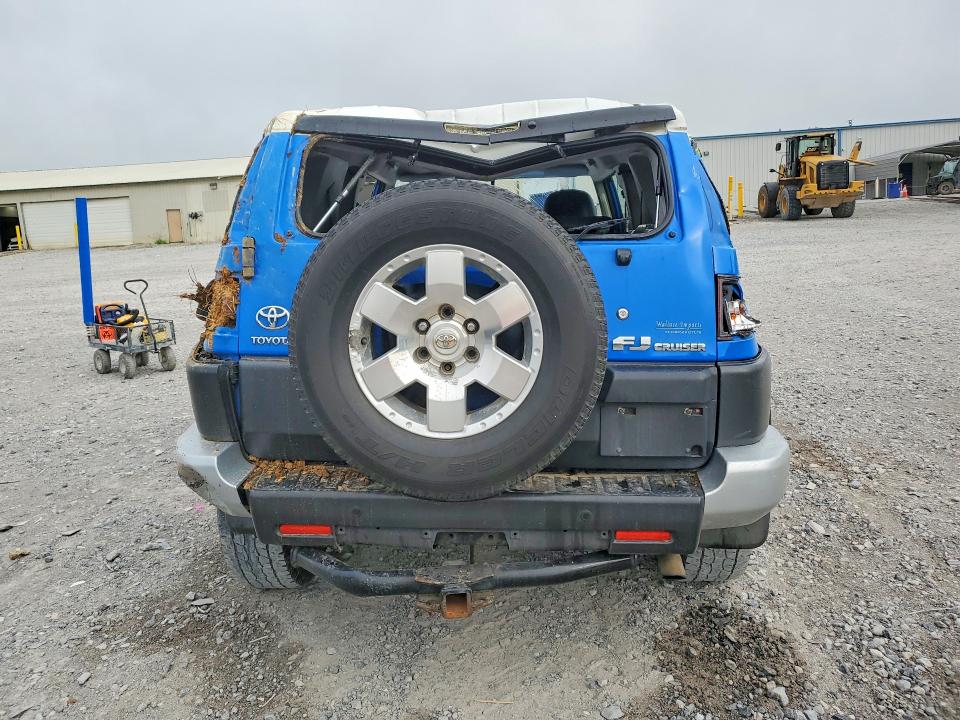 2007 Toyota Fj cruiser VIN JTEBU11F170016168 COPART salvage auction — ROLLOVER, Tn - Salvage Certificate, sold $1,550 on 2026-07-28 (photo 6)
