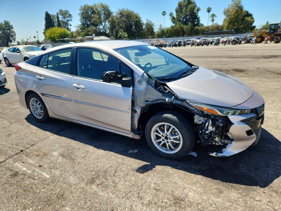 2021 Toyota Prius VIN JTDKAMFPXM3190072 COPART salvage auction — FRONT END, CA - SALVAGE CERTIFICATE, sold $4,500 on 2026-07-28 (photo 4)