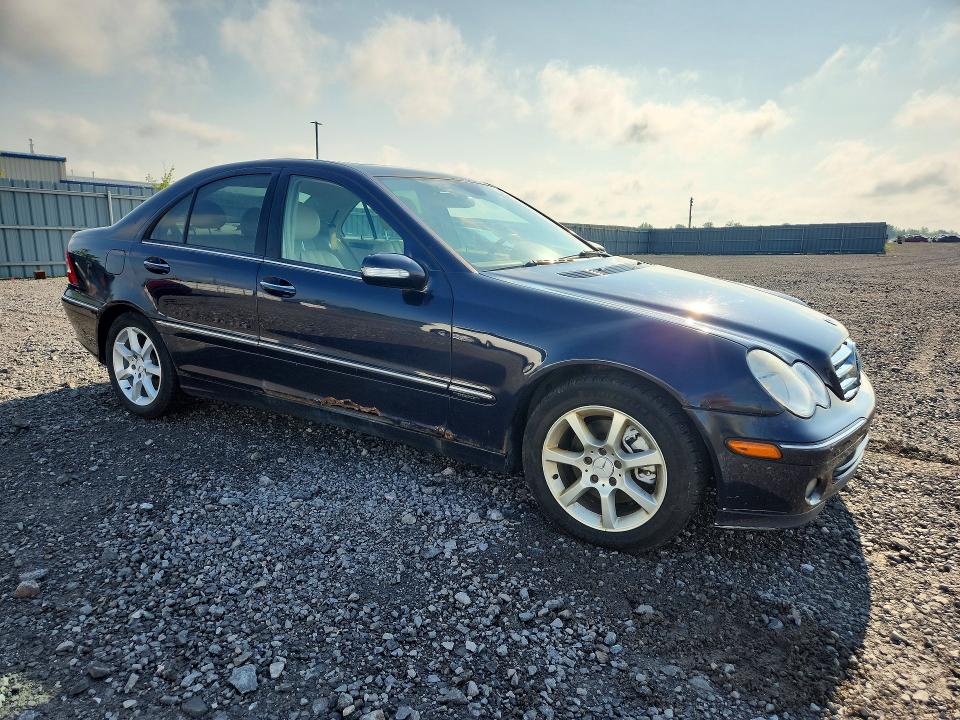 2006 Mercedes-benz C class VIN WDBRF92J96F823630 COPART salvage auction — SIDE, ON - PERMIT NO BRAND - UNFIT, sold $375 on 2026-07-28 (photo 4)