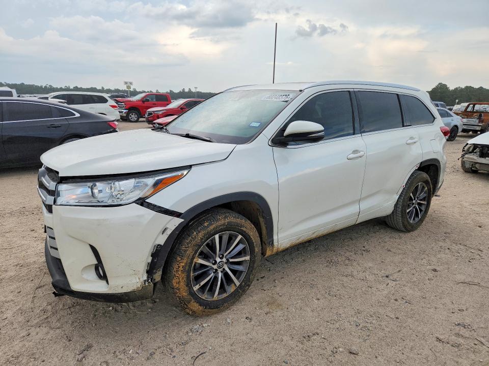 2018 Toyota Highlander VIN 5TDKZRFH0JS531438 COPART salvage auction — FRONT END, Tx - Salvage Vehicle Title, sold $10,700 on 2026-07-14 (photo 1)