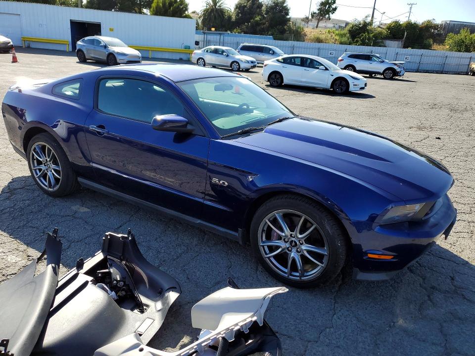 2011 Ford Mustang VIN 1ZVBP8CF2B5169572 COPART salvage auction — MINOR DENT/SCRATCHES, Ca - Dis/Dlr/Exp Only Lien Papers, sold $10,000 on 2026-07-24 (photo 4)