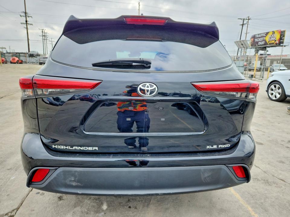 2022 Toyota Highlander VIN 5TDGZRBH0NS586148 COPART salvage auction — FRONT END, Mo - Dis/Dlr/Exp Only Salvage Title, sold $18,400 on 2026-07-09 (photo 6)