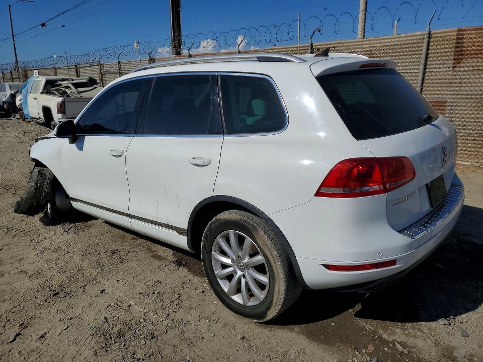 2012 Volkswagen Touareg VIN WVGEF9BP4CD007755 COPART salvage auction — FRONT END, Ca - Dis/Dlr/Exp Only Clean Title, sold $1,000 on 2026-07-20 (photo 2)