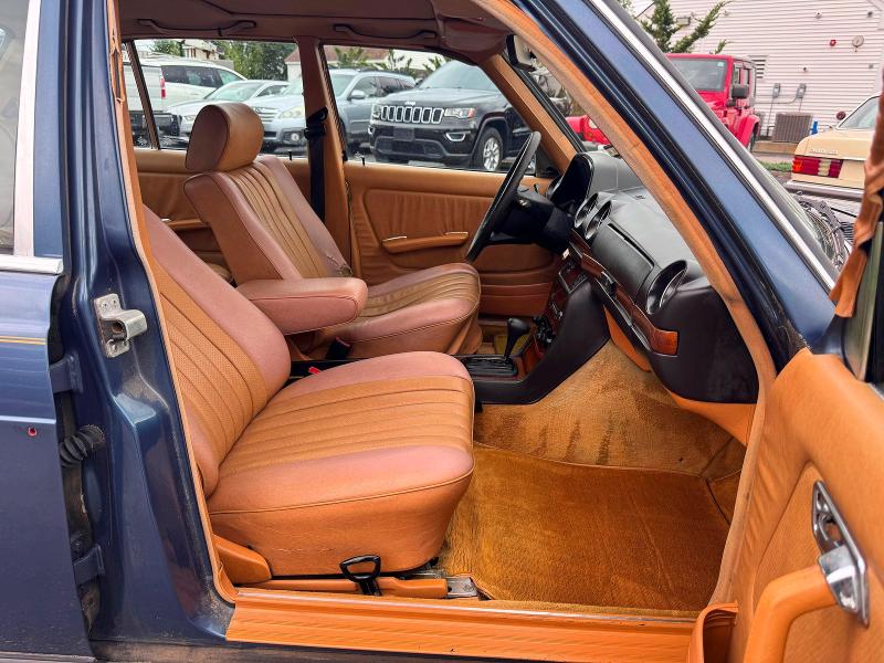 1984 Mercedes-benz 300 VIN WDBAB33A9EA038539 COPART salvage auction — NORMAL WEAR, MA - CERTIFICATE OF TITLE (P), sold $1,150 on 2026-07-29 (photo 5)