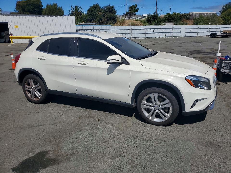 2015 Mercedes-benz VIN WDCTG4GB1FJ163602 COPART salvage auction — MINOR DENT/SCRATCHES, Wv - Dis/Dlr/Exp Only Clean Title (P), sold $1,850 on 2026-08-07 (photo 4)