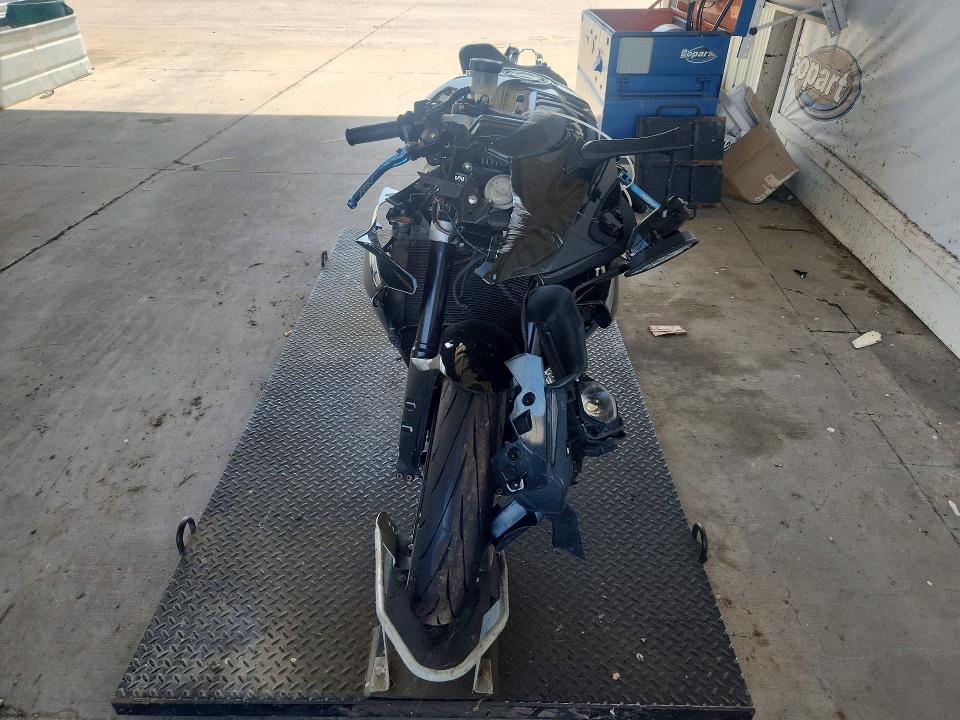 2016 Yamaha Yzfr1s VIN JYARN42E9GA000619 COPART salvage auction — ROLLOVER, MN - CERT OF TITLE-SALVAGE, sold $2,750 on 2026-08-31 (photo 2)