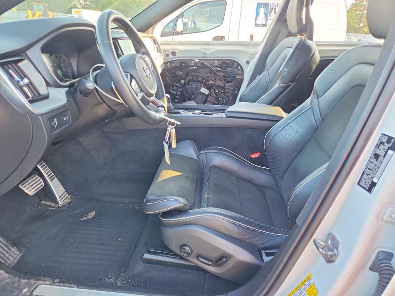 2018 Volvo Xc60 VIN LYVA22RM0JB117680 COPART salvage auction — SIDE, Salvage Title, sold $11,300 on 2026-08-04 (photo 7)