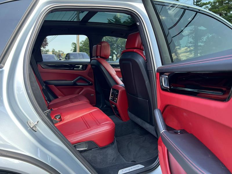 2020 Porsche Cayenne VIN WP1AA2AY2LDA09828 COPART salvage auction — MINOR DENT/SCRATCHES, Fl - Certificate Of Title (P), sold $24,900 on 2026-08-03 (photo 6)