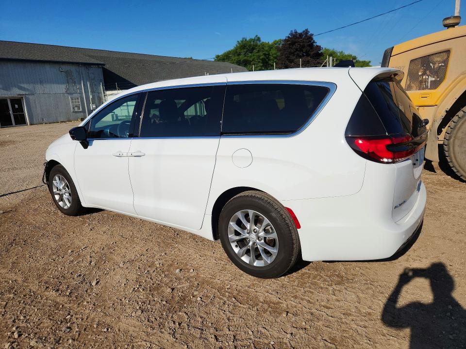 2026 Chrysler Pacifica VIN 2C4RC1GG5TR207047 COPART salvage auction — FRONT END, Salvage Title, sold $9,200 on 2026-07-22 (photo 2)