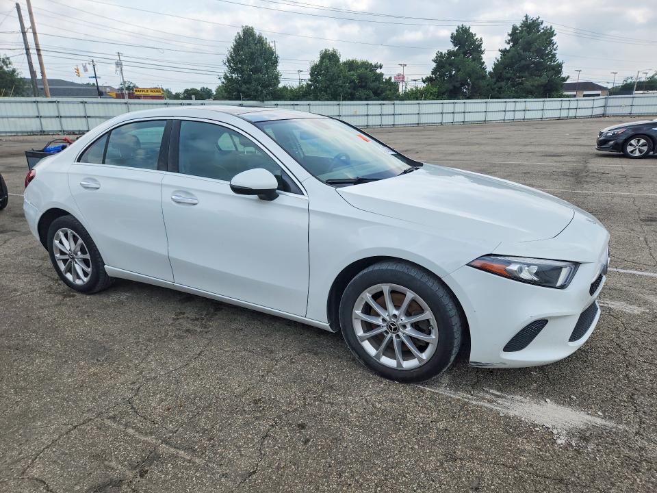 2019 Mercedes-benz A-klasse VIN WDD3G4EBXKW020708 COPART salvage auction — MINOR DENT/SCRATCHES, Va - Certificate Of Title (P), sold $7,700 on 2026-08-06 (photo 4)