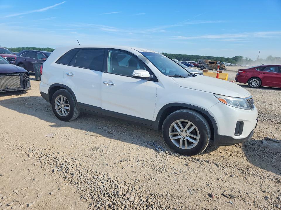 2015 Kia Sorento VIN 5XYKT3A66FG653424 COPART salvage auction — MINOR DENT/SCRATCHES, Ks - Dealer Only Clean Title, sold $600 on 2026-07-30 (photo 4)