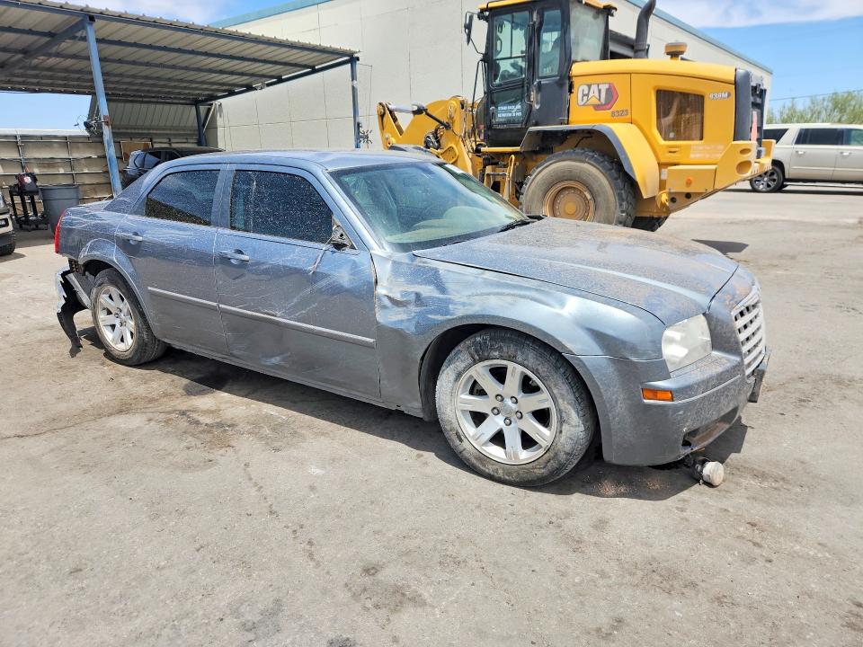 2006 Chrysler 300 VIN 2C3KA53G86H383366 COPART salvage auction — SIDE, Nm - Cert Of Title-Salvage, sold $125 on 2026-07-31 (photo 4)