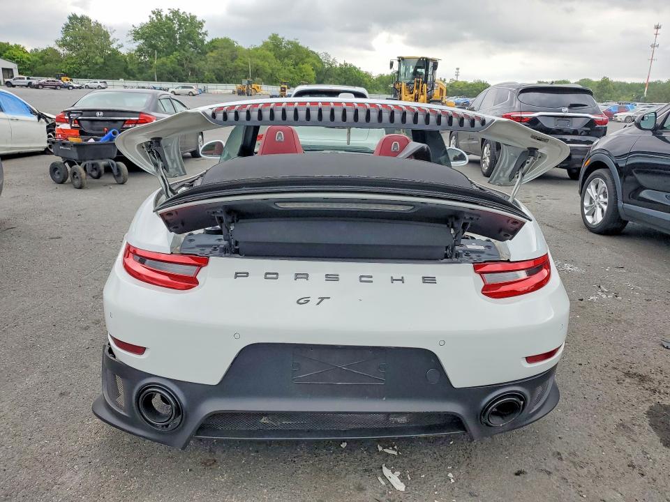 2018 Porsche 911 VIN WP0CA2A90JS138078 COPART salvage auction — WATER/FLOOD, NJ - CERT OF TITLE-SALVAGE FLOOD, sold $33,750 on 2026-08-13 (photo 6)