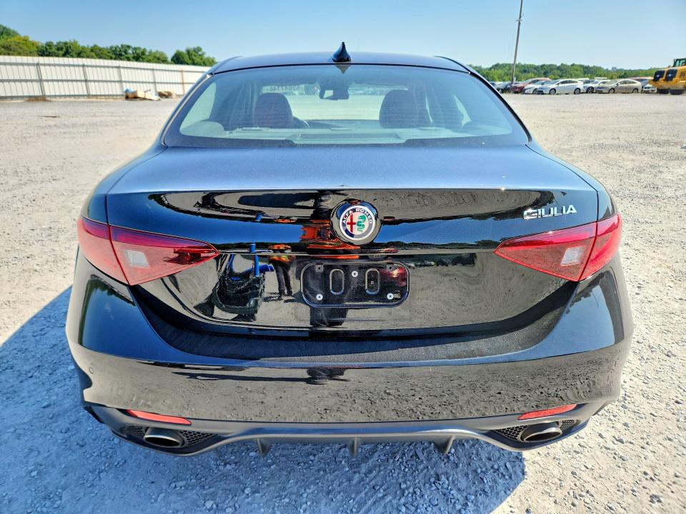 2018 Alfa romeo Giulia VIN ZARFAECN0J7565990 COPART salvage auction — FRONT END, Nc - Salvage Certificate Of Title, sold $8,200 on 2026-08-12 (photo 6)