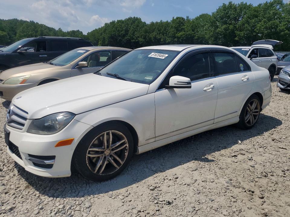 2013 Mercedes-benz C class VIN WDDGF8AB8DR296954 COPART salvage auction — MINOR DENT/SCRATCHES, MA - CERTIFICATE OF TITLE, sold $475 on 2026-07-23 (photo 1)