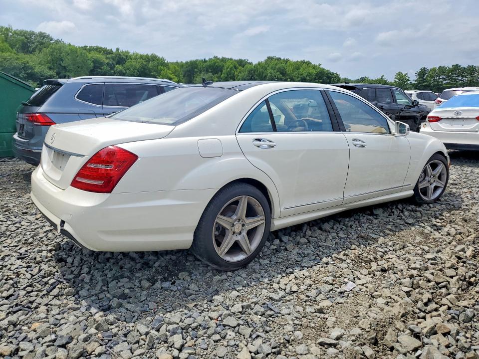 2010 Mercedes-benz S-klasse VIN WDDNG7BB7AA356813 COPART salvage auction — WATER/FLOOD, Nj - Cert Of Title-Salvage Flood, sold $950 on 2026-08-10 (photo 3)