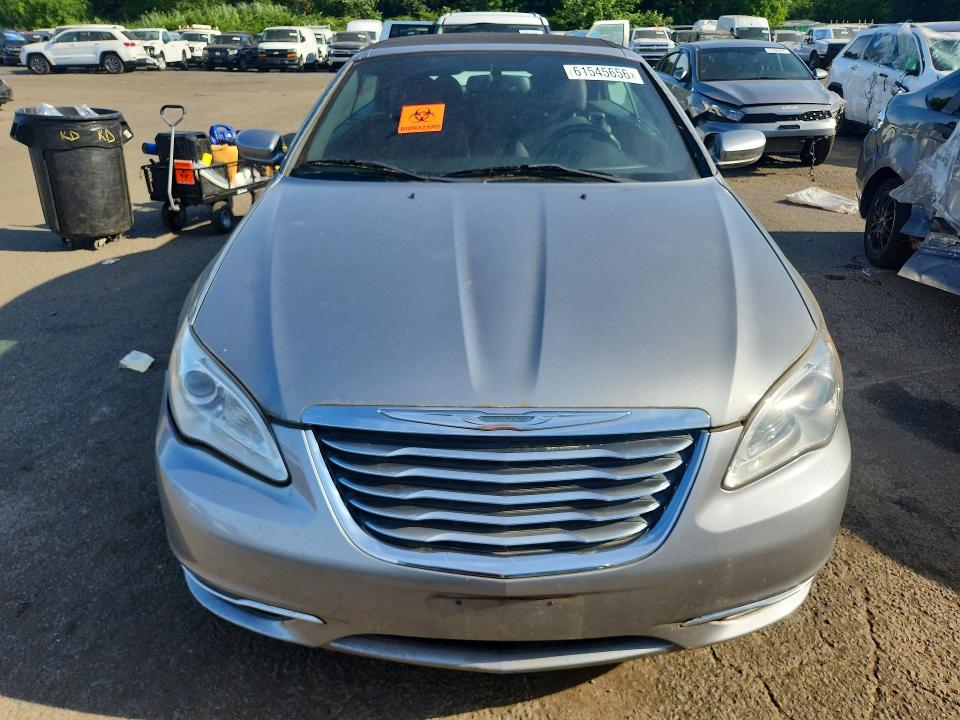 2013 Chrysler 200 VIN 1C3BCBEB1DN747321 COPART salvage auction — MINOR DENT/SCRATCHES, Ct - Certificate Of Title, sold $475 on 2026-07-31 (photo 5)