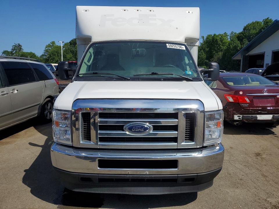 2022 Ford Econoline e350 VIN 1FDWE3FK5NDC05699 COPART salvage auction — MINOR DENT/SCRATCHES, NH - CERTIFICATE OF TITLE, sold $6,400 on 2026-07-23 (photo 5)