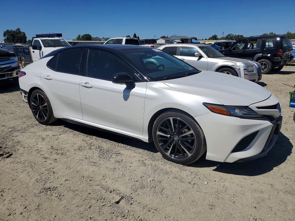 2018 Toyota Camry VIN 4T1B61HK8JU106253 COPART salvage auction — REAR END, Ca - Salvage Certificate, sold $9,800 on 2026-07-30 (photo 4)