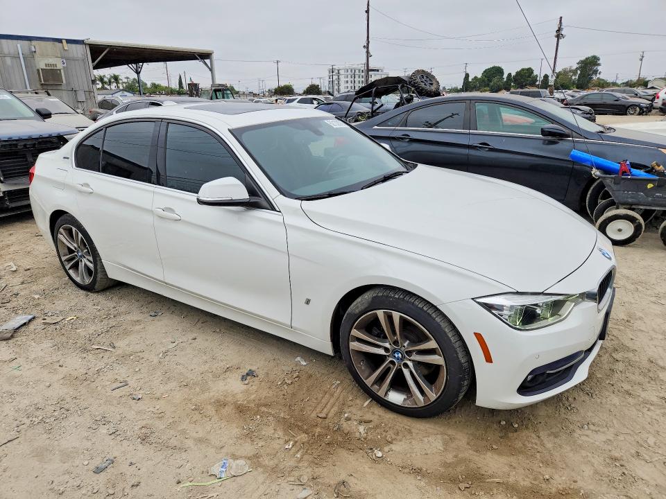 2017 BMW 3er VIN WBA8E1C53HK480002 COPART salvage auction — MINOR DENT/SCRATCHES, Ca - Dis/Dlr/Exp Only Clean Title, sold $5,700 on 2026-07-27 (photo 4)