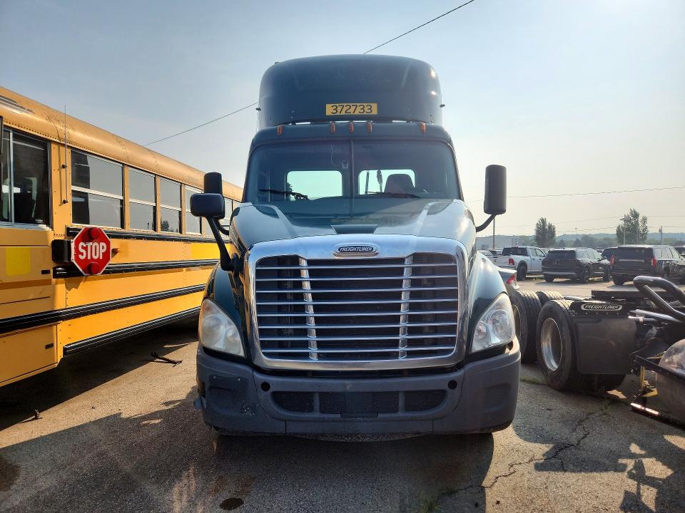2018 Freightliner All other VIN 3AKBGADVXJSJL4561 COPART salvage auction — MINOR DENT/SCRATCHES, CT, sold $875 on 2026-07-31 (photo 5)
