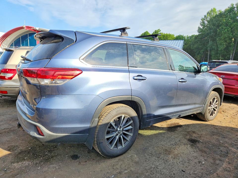 2018 Toyota Highlander VIN 5TDJZRFH5JS491997 COPART salvage auction — MINOR DENT/SCRATCHES, MA - CERTIFICATE OF TITLE (P), sold $8,400 on 2026-07-28 (photo 3)