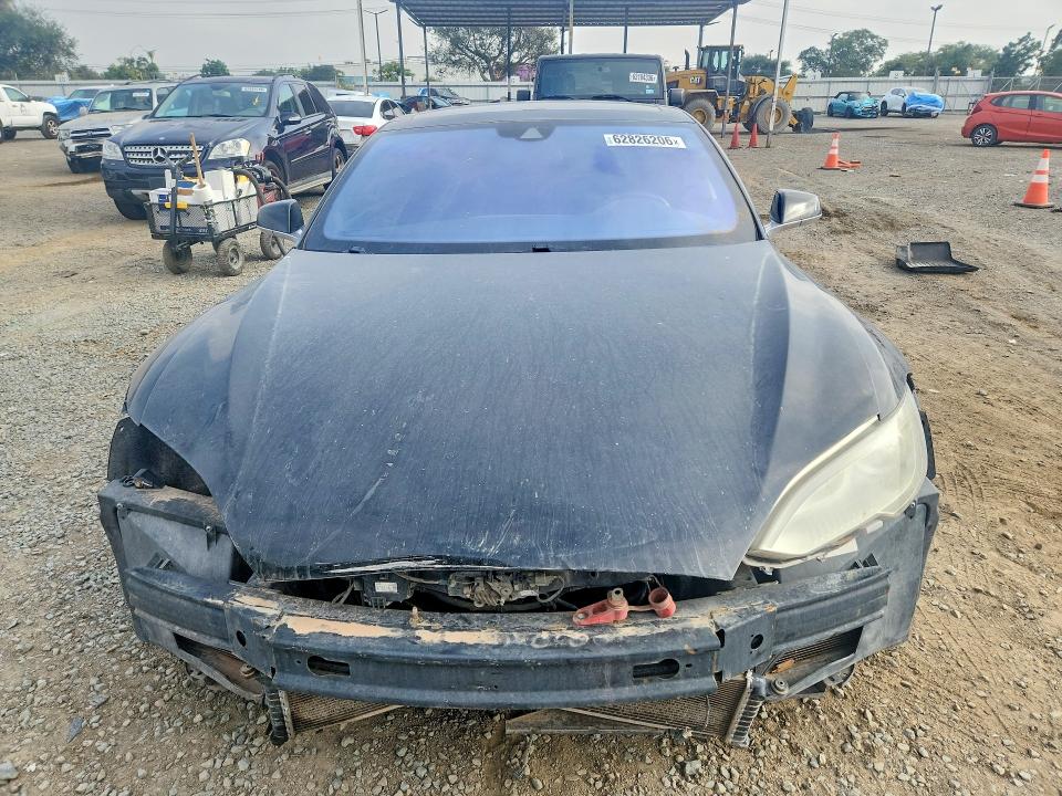 2014 Tesla Model s VIN 5YJSA1H21EFP62246 COPART salvage auction — FRONT END, AZ - DIS/DLR/EXP ONLY SALVAGE TITLE, sold $600 on 2026-07-31 (photo 5)