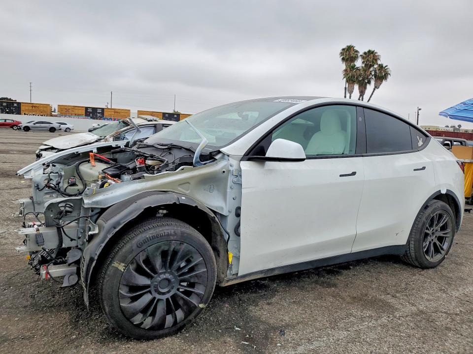 2024 Tesla Model y VIN 7SAYGDED8RF191931 COPART salvage auction — FRONT END, Ca - Salvage Certificate, sold $14,000 on 2026-07-14 (photo 1)