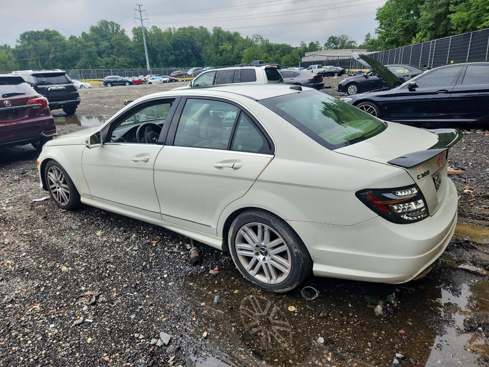 2012 Mercedes-benz C-klasse VIN WDDGF8BB3CR226324 COPART salvage auction — MINOR DENT/SCRATCHES, MD - CERTIFICATE OF TITLE, sold $700 on 2026-07-31 (photo 2)