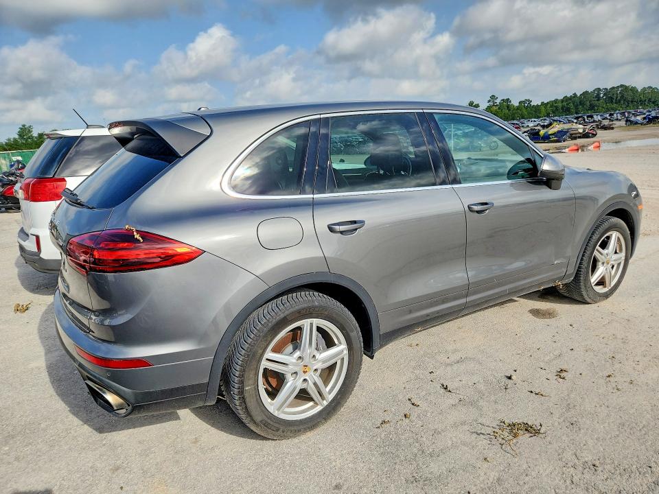 2016 Porsche Cayenne VIN WP1AA2A24GLA03925 COPART salvage auction — WATER/FLOOD, TX - SALVAGE TITLE-FLOOD DAMAGE, sold $7,200 on 2026-07-31 (photo 3)