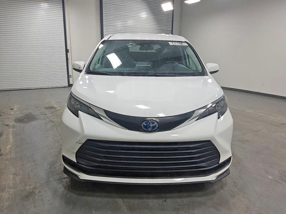 2024 Toyota Sienna VIN 5TDKRKEC2RS196076 COPART salvage auction — REAR END, Fl - Certificate Of Title, sold $31,600 on 2026-07-27 (photo 5)