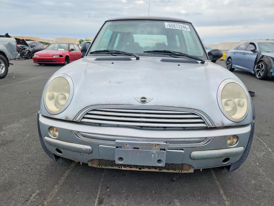 2004 Mini Cooper VIN WMWRC33434TJ62740 COPART salvage auction — MINOR DENT/SCRATCHES, CA - DIS/DLR/EXP ONLY CLEAN TITLE, sold $225 on 2026-07-20 (photo 5)