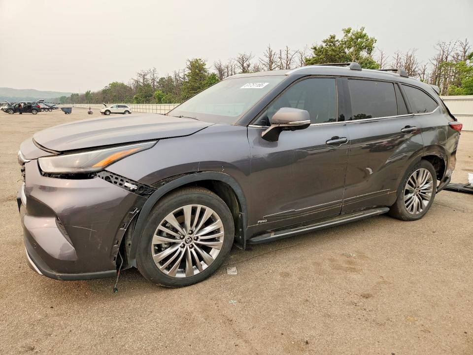 2023 Toyota Highlander VIN 5TDEBRCH8PS114471 — COPART salvage auction photo