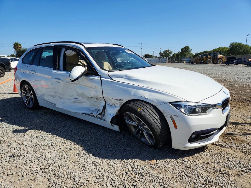 2017 BMW 3er VIN WBA8K3C38HA022500 COPART salvage auction — SIDE, Salvage Title, sold $5,200 on 2026-08-07 (photo 4)