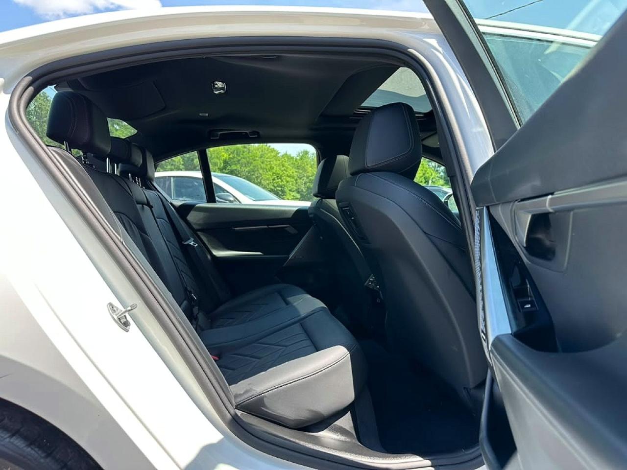 2026 BMW 5er VIN WBA43FJ09TCV72808 COPART salvage auction — Front End, CA - CERTIFICATE OF TITLE, sold $38,000 on 2026-08-07 (photo 9)