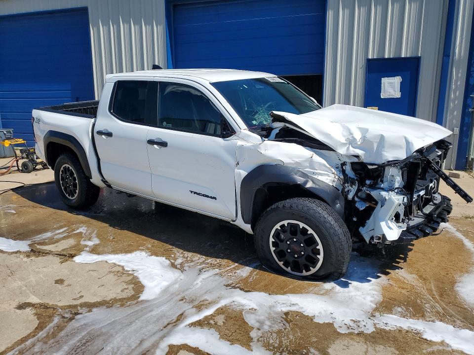 2025 Toyota Tacoma VIN 3TMLB5JN0SM134473 COPART salvage auction — FRONT END, FL - CERT OF TITLE SLVG REBUILDABLE, sold $15,000 on 2026-07-27 (photo 4)