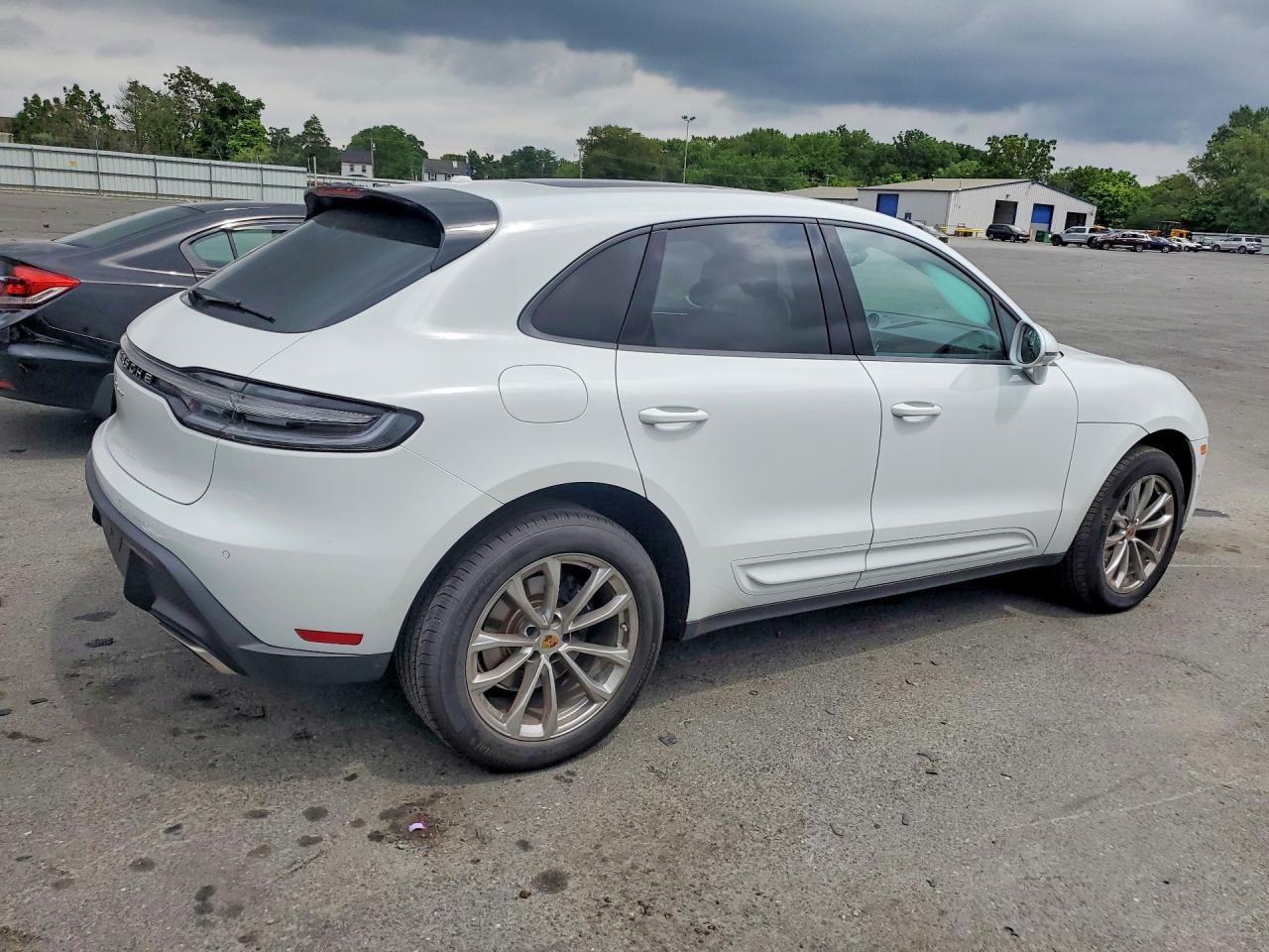 2023 Porsche Macan VIN WP1AA2A58PLB13032 COPART salvage auction — Water/Flood, NJ - CERT OF TITLE-SALVAGE FLOOD, sold $23,800 on 2026-08-13 (photo 3)