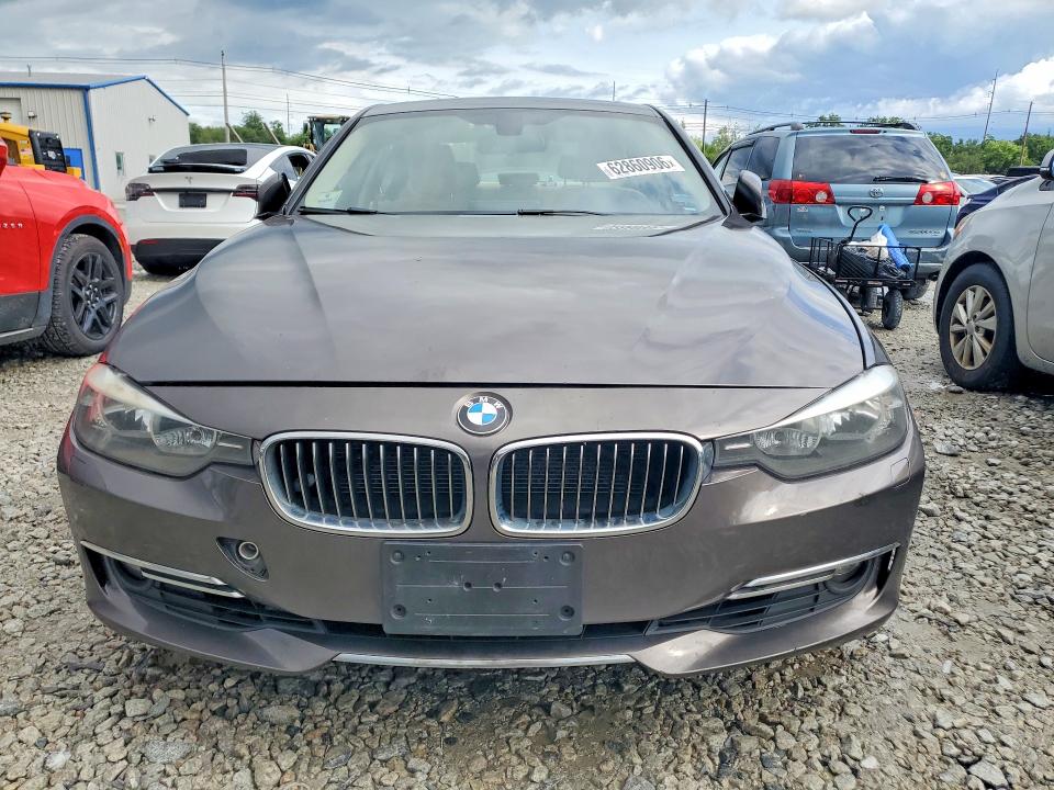 2013 BMW 3er VIN WBA3B3C54DF530326 COPART salvage auction — MECHANICAL, Ma - Cert Of Title-Reconstrctd Coll, sold $400 on 2026-08-20 (photo 5)