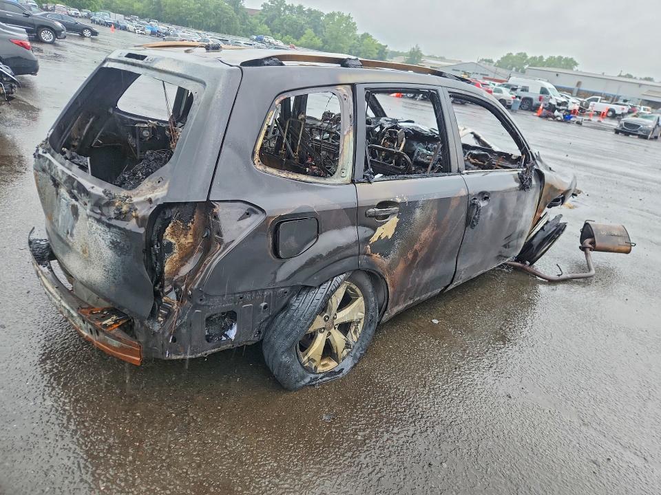 2014 Subaru Forester VIN JF2SJAEC8EH521573 COPART salvage auction — BURN, Ct - Cert Of Title-Salvage, sold $475 on 2026-07-24 (photo 3)