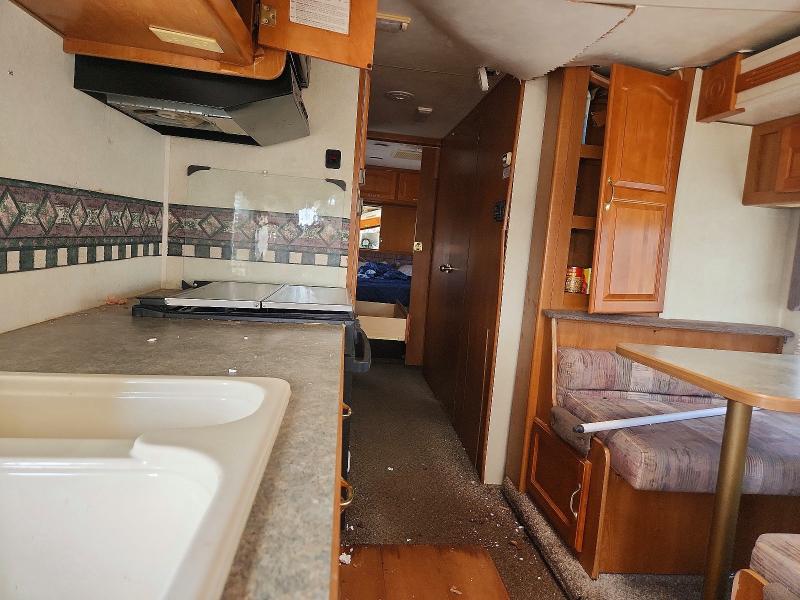 2000 Workhorse custom chassis VIN 5B4LP37J6Y3317032 COPART salvage auction — ALL OVER, AR - CERTIFICATE OF TITLE, sold $275 on 2026-09-15 (photo 6)